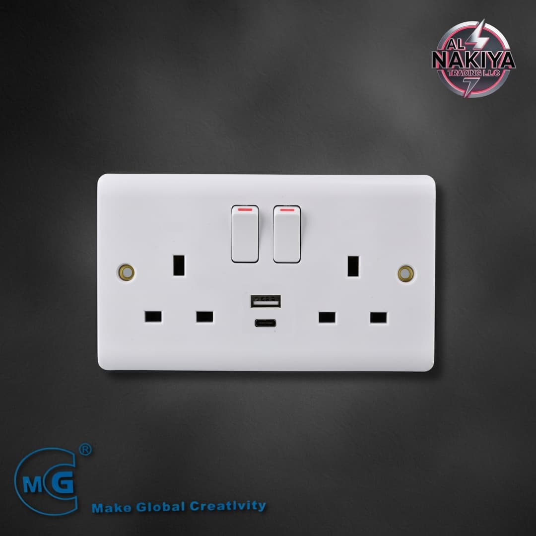 13A 2GANG DOUBLE SOCKET WITH SWITCH AND 2USB