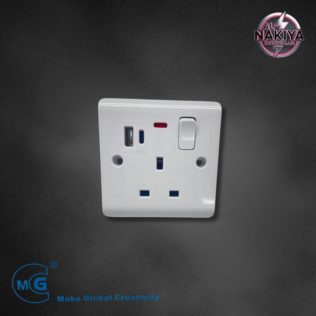 13A SOCKET WITH SWITCH AND 2USB
